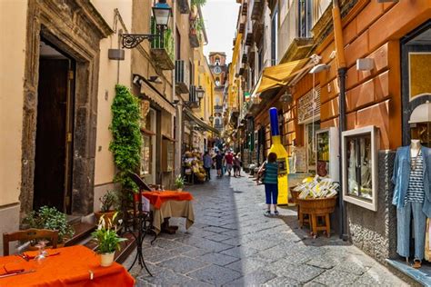 Shopping in Pisa: From Markets to Boutiques 